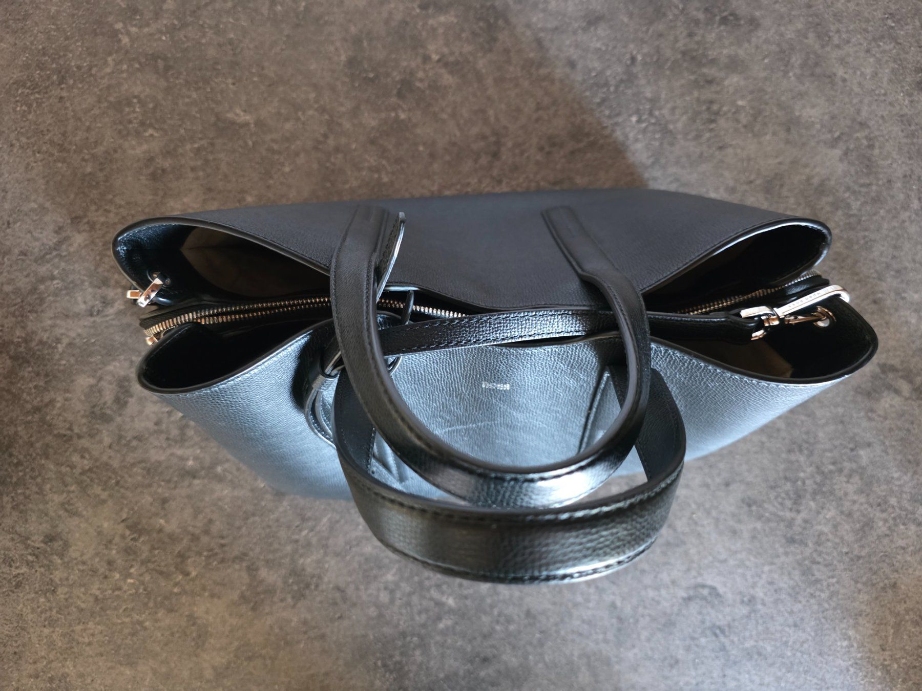 Hugo Boss Taschen für Damen: Handtasche Hugo Boss Leder schwarz – Gebraucht aus Rümikon AG von tokefu 1