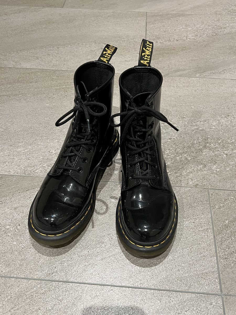 Dr. Martens Damenschuhe: Dr. Martens schwarz Lack Gr. 39 – Gebraucht aus Seuzach von Inam