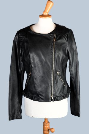 Schwarze Kunstlederjacke, perfekt für die Übergangszeit!