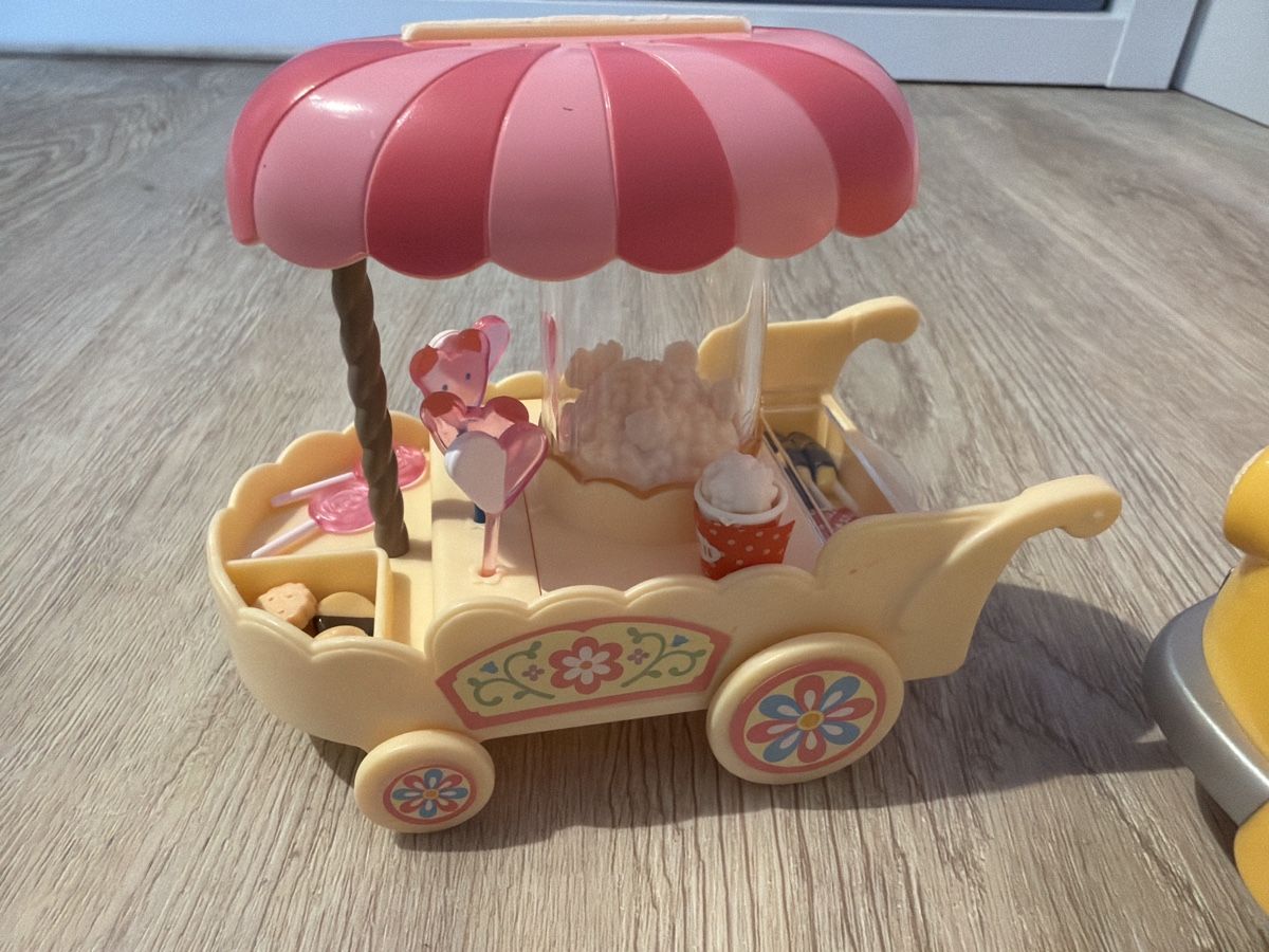 Sylvanian families Giocattoli: Sylvanian Hot-Dog Van und Candy Stand – Usato da Winterberg ZH venduto da mischi29 4