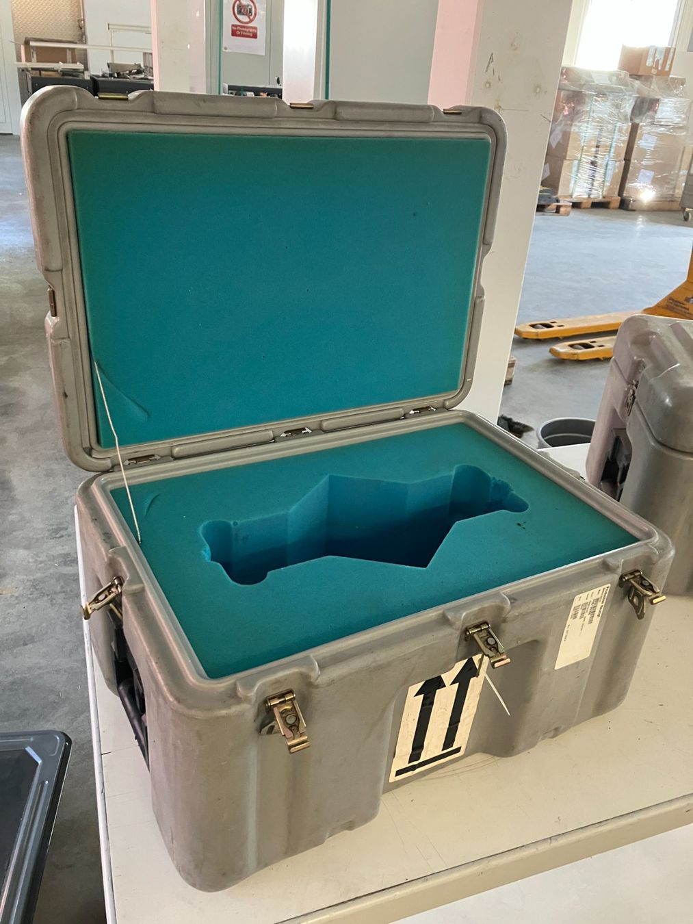 Valigie: Robuster Transportkoffer / Flightcase mit Schaumstoff – Usato da Gamprin-Bendern venduto da AlexM73 1
