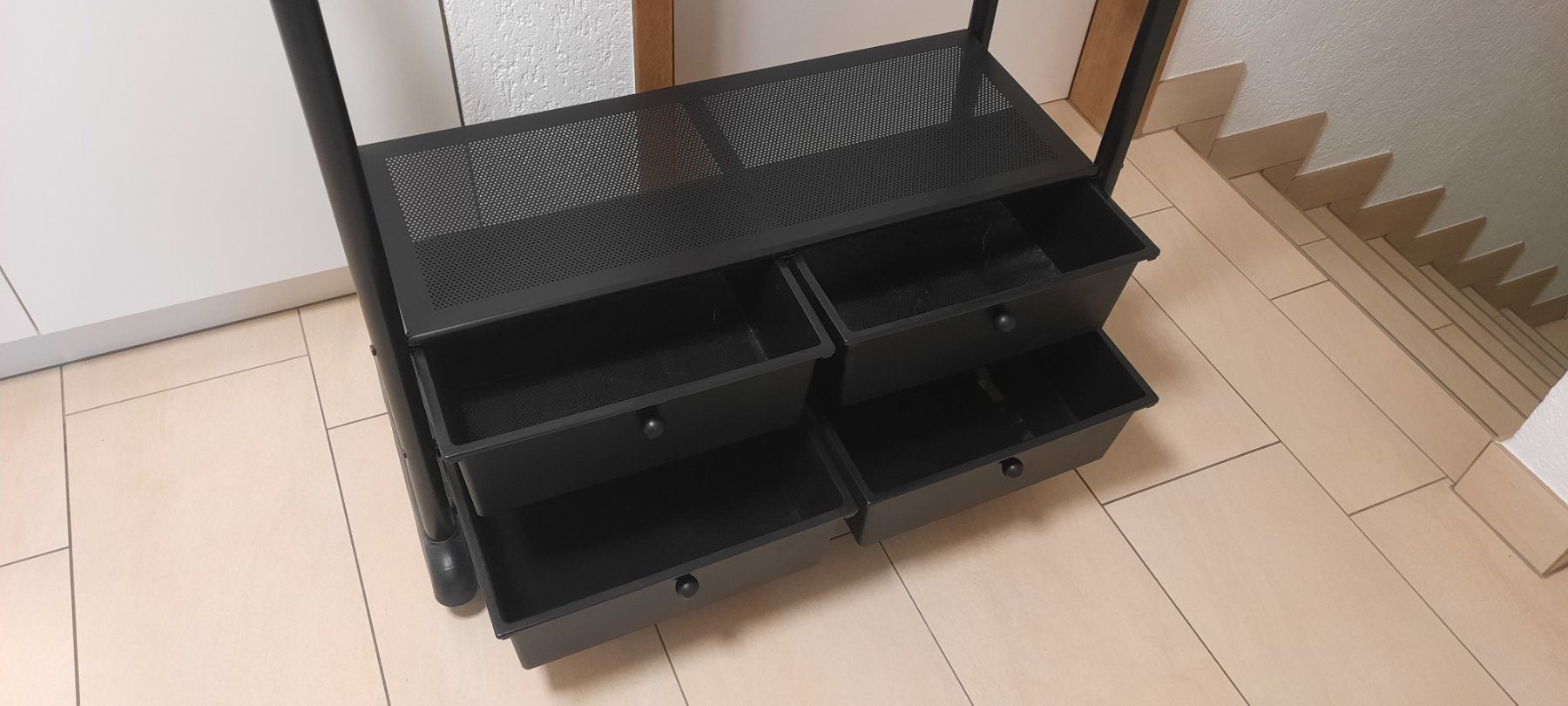 Garderobe: Kleiderständer mit Schubladen auf Rollen – Gebraucht aus Kirchberg SG von renali 2
