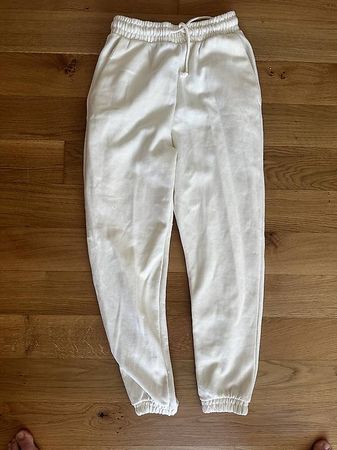 Pantaloni in felpa color crema Zara