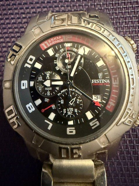 Festina Montres: Festina Chronograph Herrenuhr –Edelstahl-Klassiker – D'occasion à Kloten par Niemalsbescheiss