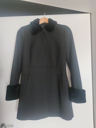 Mantel Zara mit Fellkragen und Fellärmel schwarz 34/XS