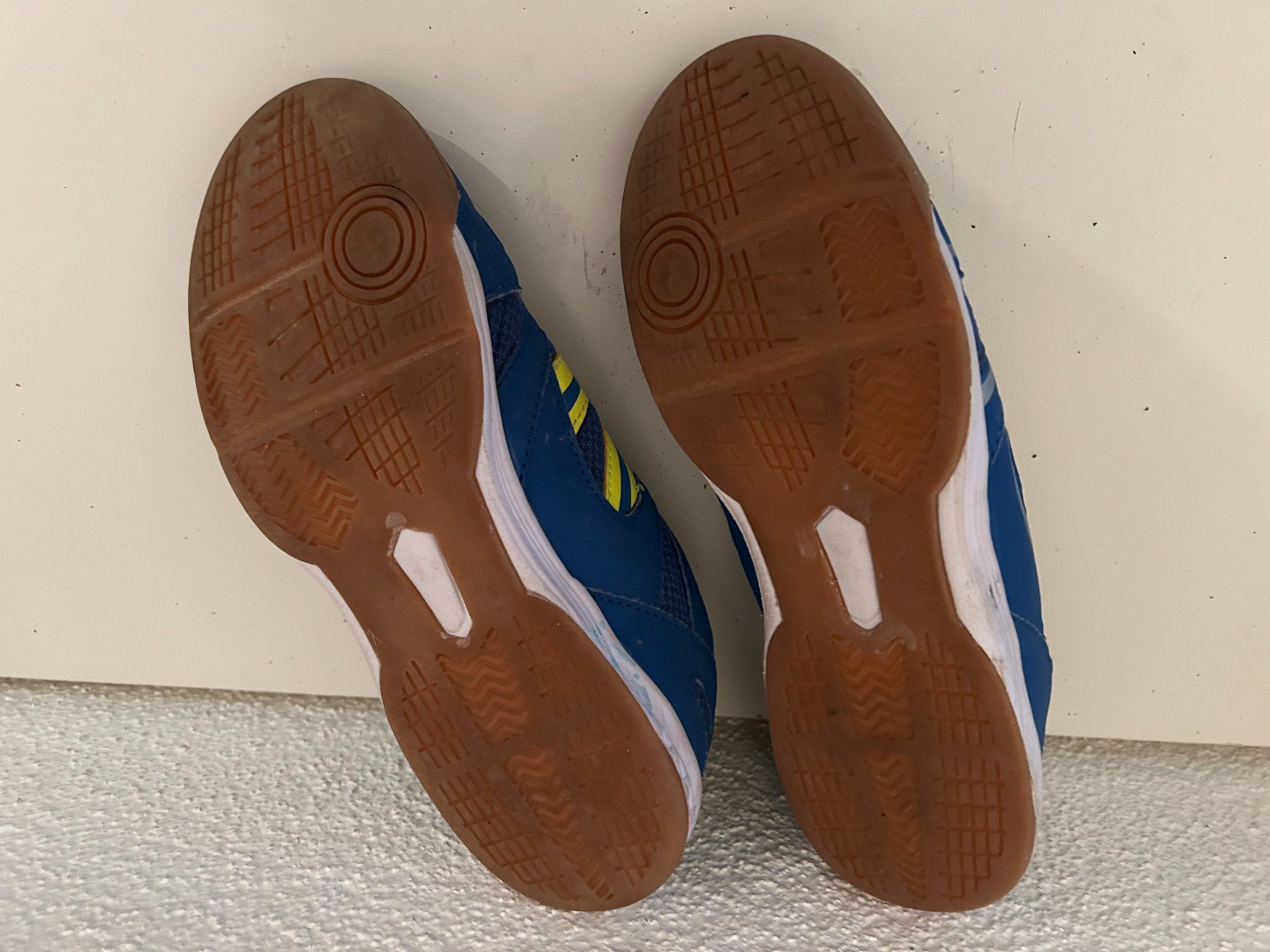 Scarpe da uomo: Kinder Hallenschuhe, Grösse 36 – Usato da Buttisholz venduto da PIOTRCH 3