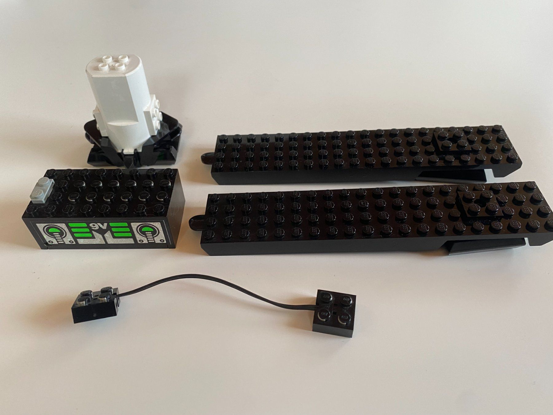 Lego Giocattoli: LEGO - MONORAIL - MOTOR - PLATTEN - BATTERIENHALTER – Usato da Gelterkinden venduto da ajdt4