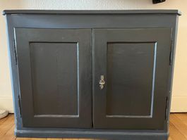 Kommode / kleiner Schrank / Anrichte