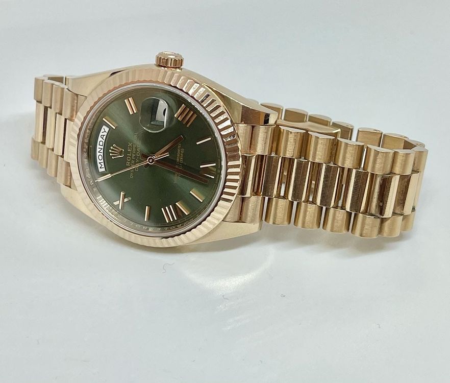 Rolex Orologi: Rolex Daydate Green Dial Everose 228235 – Nuovo (secondo la descrizione) da Lugano venduto da Superstudiolugano