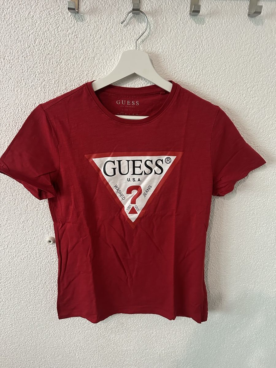 Guess T-shirts: Guess T-Shirt Gr S – D'occasion à Niederuzwil par gullipulli