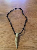 Collier vintage en plastique dur
