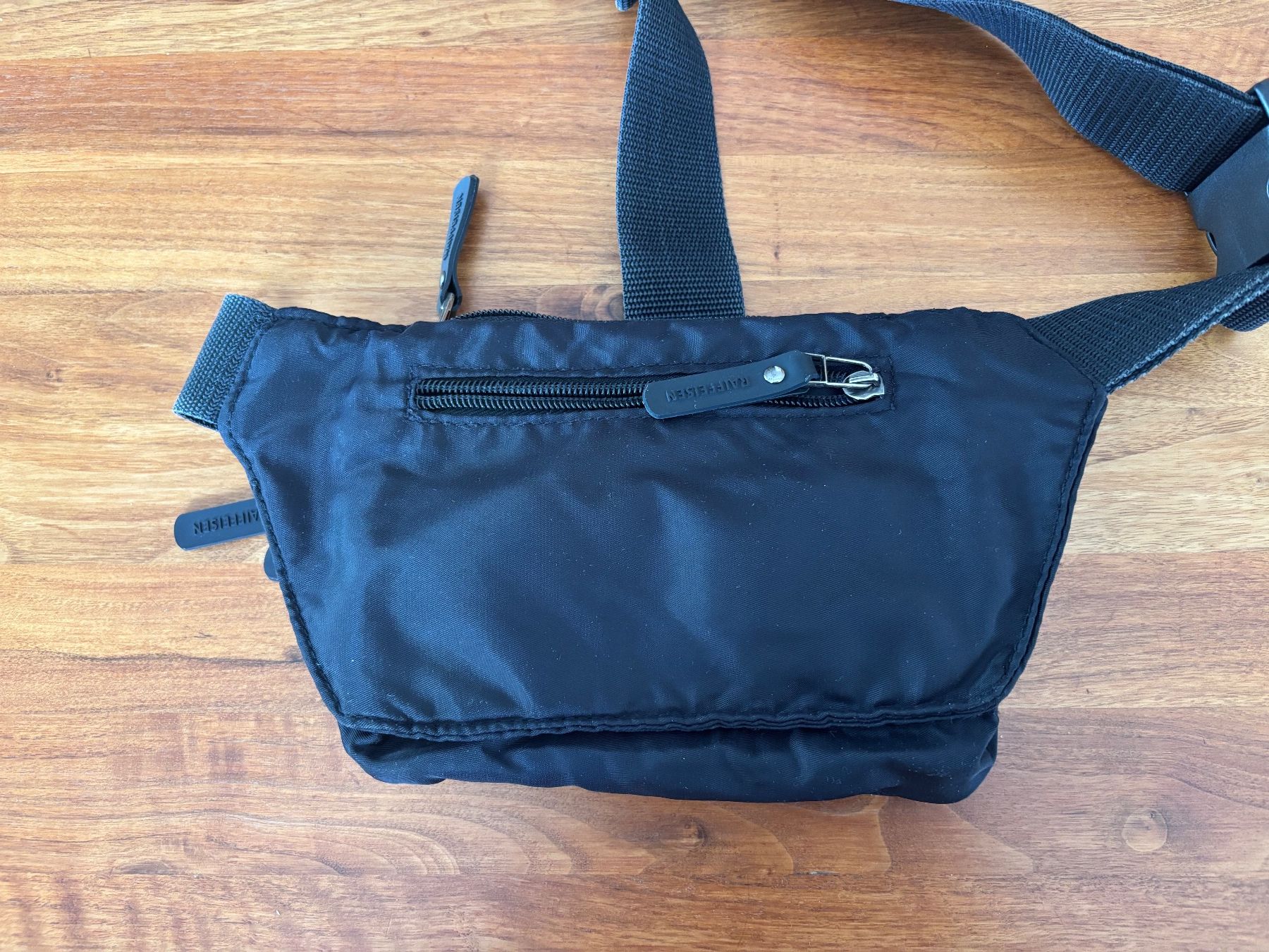 Borse: Kleine Bauchtasche - Platzwunder – Usato da Balsthal venduto da Uroby 2