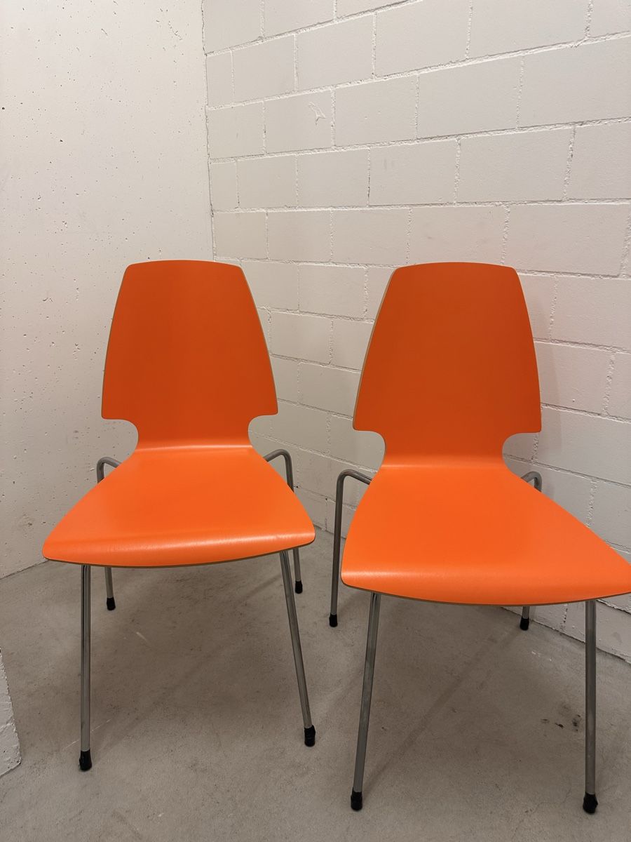 Ikea Stühle: Stapelstühle Orange 2 Stk – Gebraucht aus Zürich von lau_yf5f