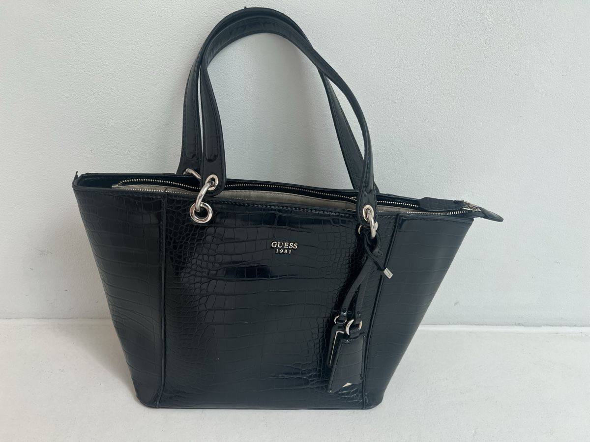Guess Taschen für Damen: Guess Schultertasche – Gebraucht aus Wettingen von Muda33 1