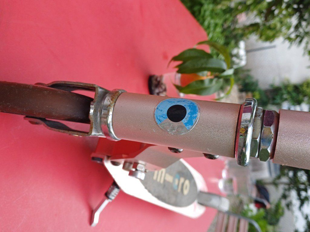 Micro Kickboard: Micro Scooter rot – D'occasion à Bern par Altamora623 2