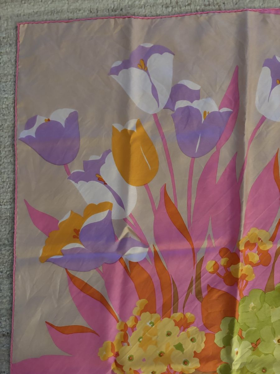 Dior Foulards, Tücher & Schals: Christian Dior Seidentuch, Vintage Blumenmuster – Gebraucht aus Zürich von wei_8n2l 3
