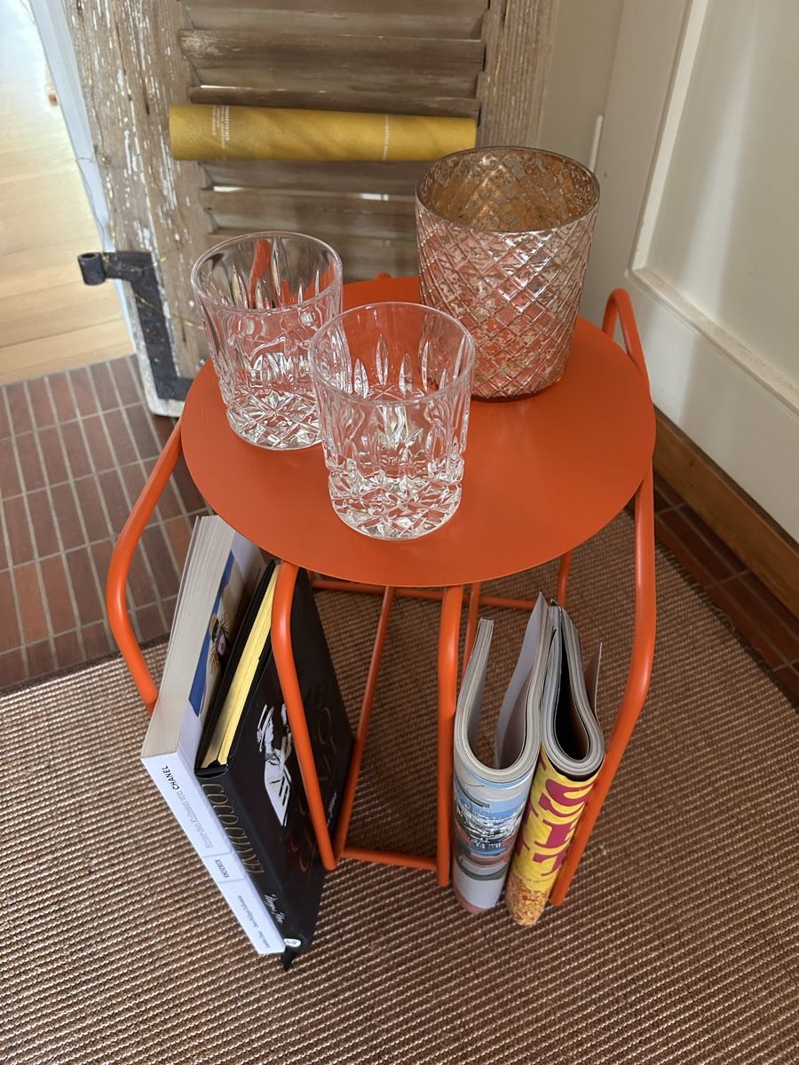 Tische: Cooler Beistelltisch  – Neu und originalverpackt aus Basel von Kuona74