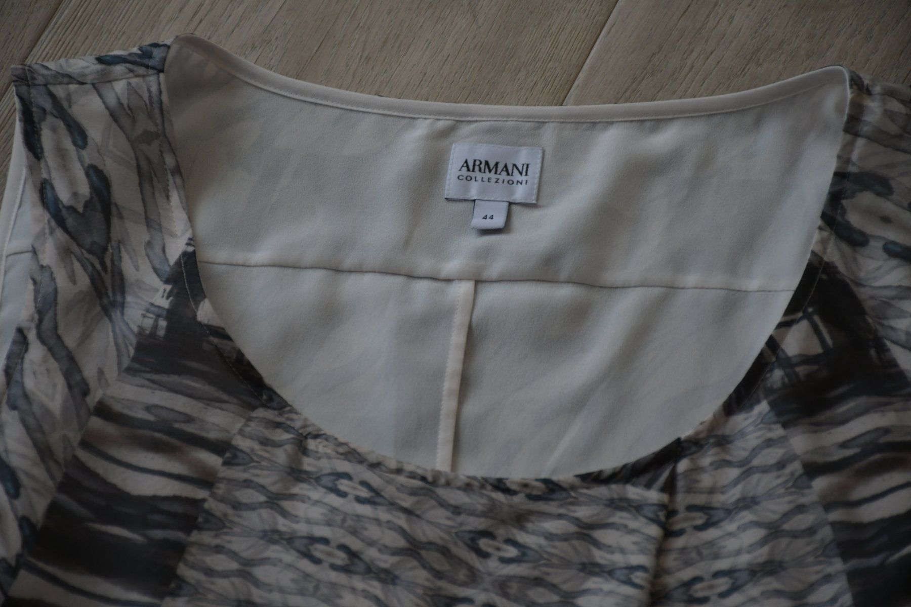 Armani Blusen: Armani Bluse gr. M – Neu (gemäss Beschreibung) aus Nuglar von Korsika2 2