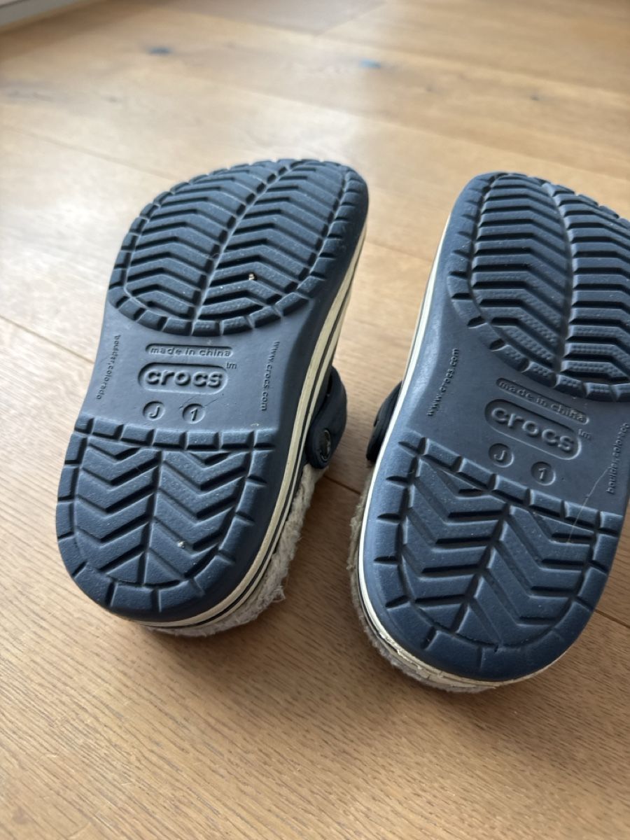 Crocs Scarpe per ragazzi: Warme Crocs Winter Clogs, Grösse 29 – Usato da Wettswil venduto da Venice3 5