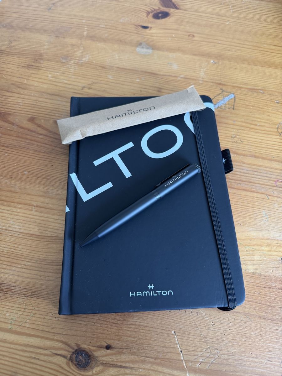 Hamilton Montres: Carnet + stylo Hamilton – Neuf avec emballage d'origine à La Chaux-de-Fonds par mih_t8qk