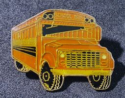 BB126 - Pin School Bus USA