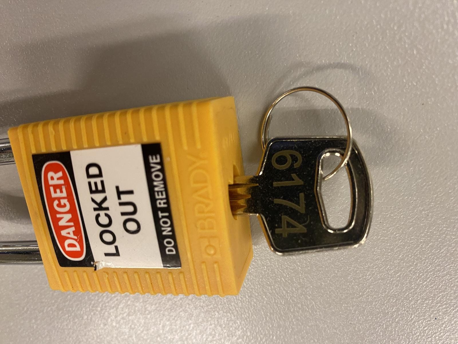 Schlösser: BRADY Vorhängeschloss mit Schlüssel SafeKey Lockout – Neu (gemäss Beschreibung) aus luterbach von boxster4 1