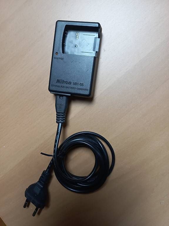 Altri Accessori: Nikon chargeur de batterie MH-66 – Usato da Lutry venduto da mig_w7wf