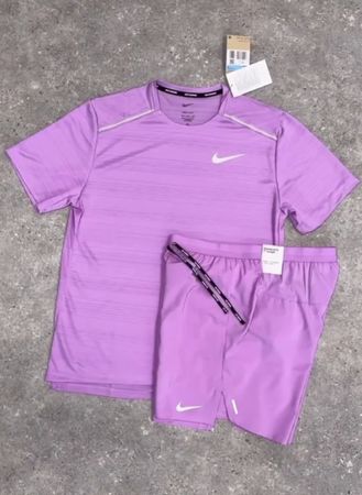 Ensemble Nike T-shirt et short violet taille L neuf