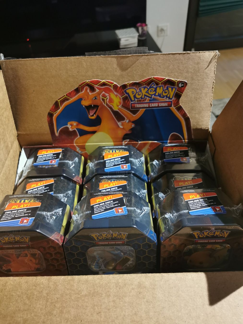 Pokémon Sammelbilder & Trading cards: Pokémon Hidden Fates 9 Tins Box – Neu und originalverpackt aus La Tour-de-Peilz von