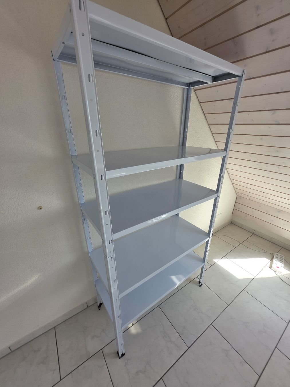 Scaffali: Regal weiss 5 Ablagen Metall Weiss – Usato da Neerach venduto da TomBae