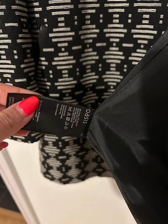 Giacche: Oasis Black & White Geo Print Longline Jacket, size S – Usato da Schlieren venduto da jul_yrw7 3