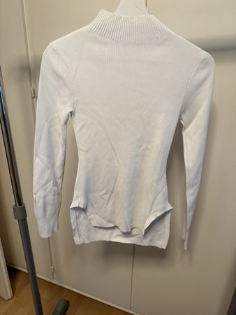 Zara Strickoberteil mit speziellem Rückenausschnitt, S