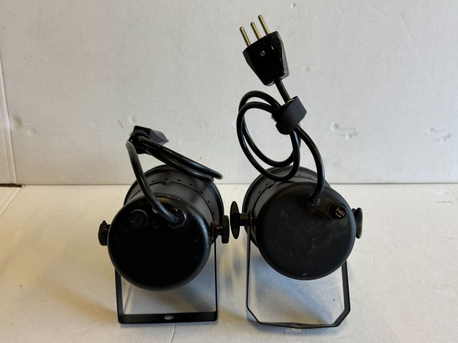 Lampade: 2x PInspot PAR 36 inkl. Lampe und Farbkappe   x1128 – Usato da Däniken SO venduto da Profog1 3