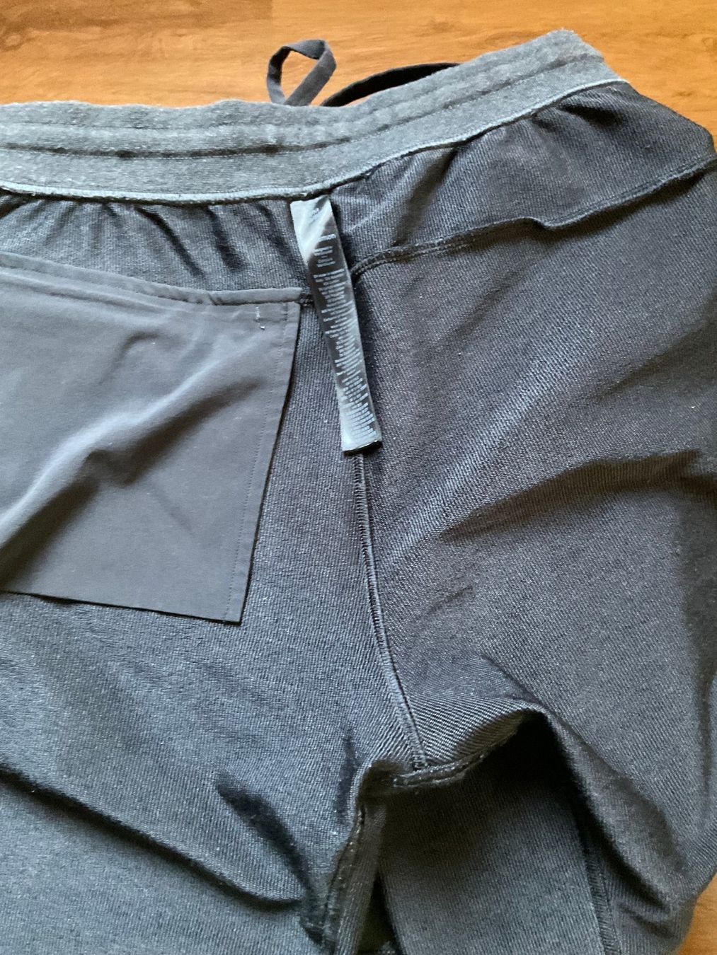 Lululemon Pantaloni: Lululemon City Sweat Shorts Hose – Usato da Wettingen venduto da Hbeluga 6