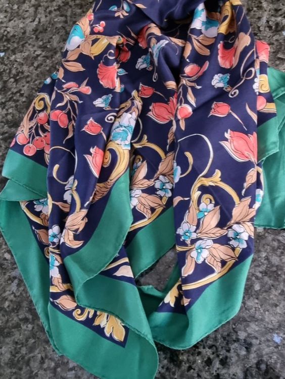 Foulard & Sciarpe: Seide Foulard mit schönem Muster – Nuovo (secondo la descrizione) da Geroldswil venduto da Agapanthus22 1