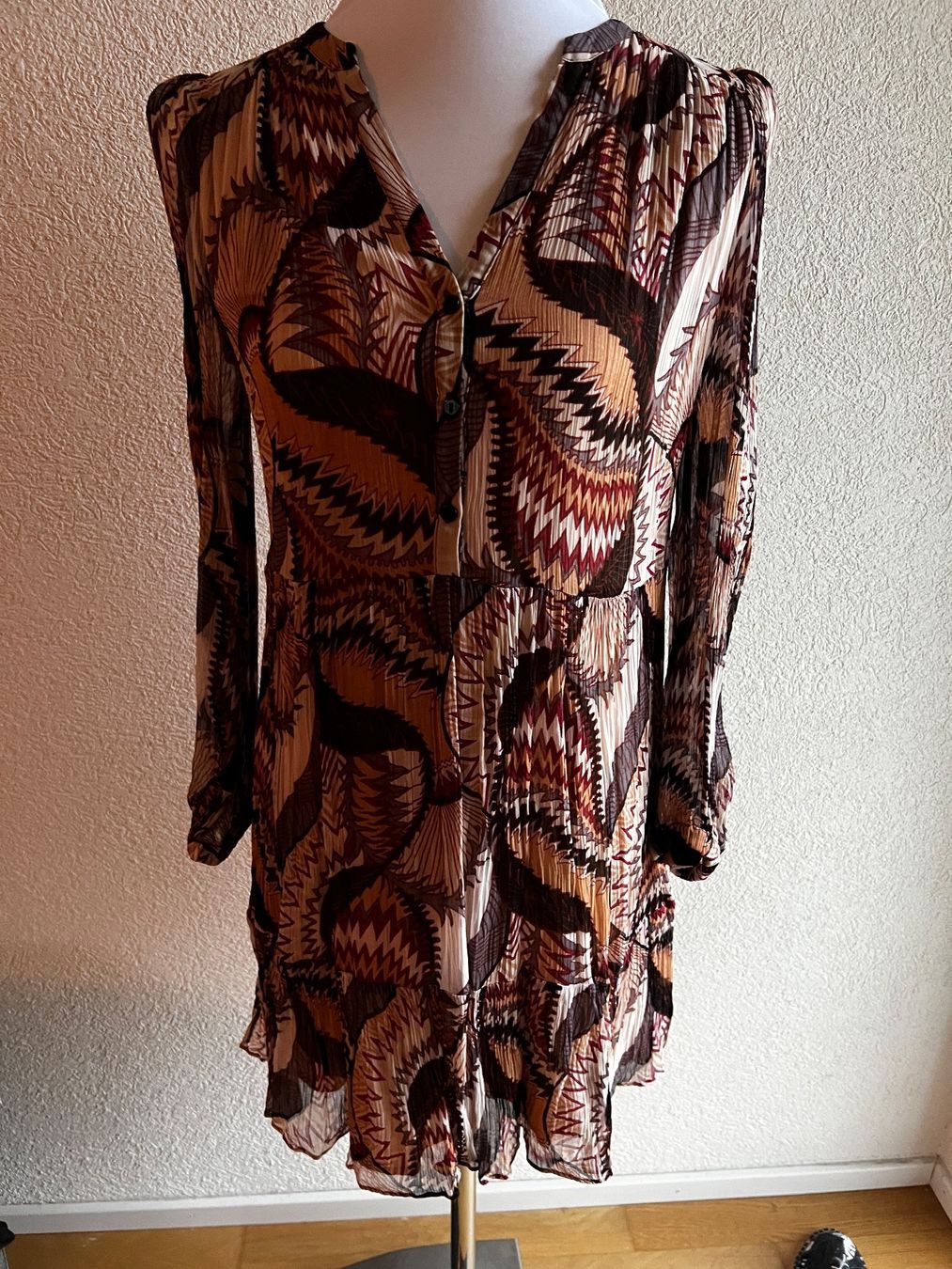Ba&Sh Kleider: Bash Kleid size 1 – Gebraucht aus Münchenstein von ArleneLM 1