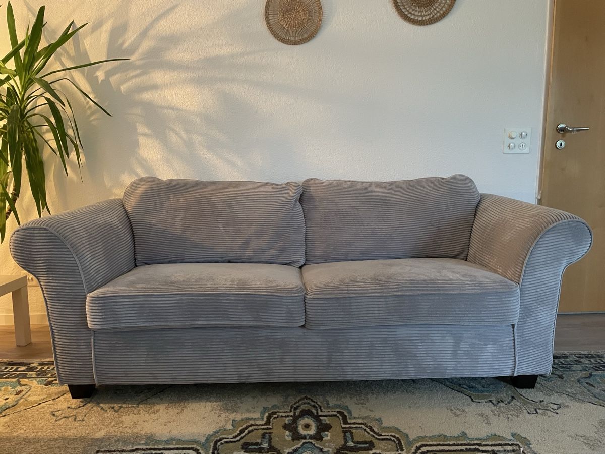 Divani: Sofa Cordstoff grau 3 Sitzer – Usato da Aarau Rohr venduto da calgary90 1