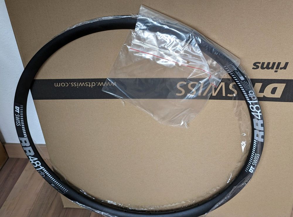 DT 27.5 584x22 RR481 28 BLACK DISC TBLS main image 1