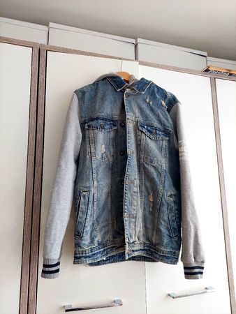 Sehr stylischer Jeansjacke von Zara, Größe L