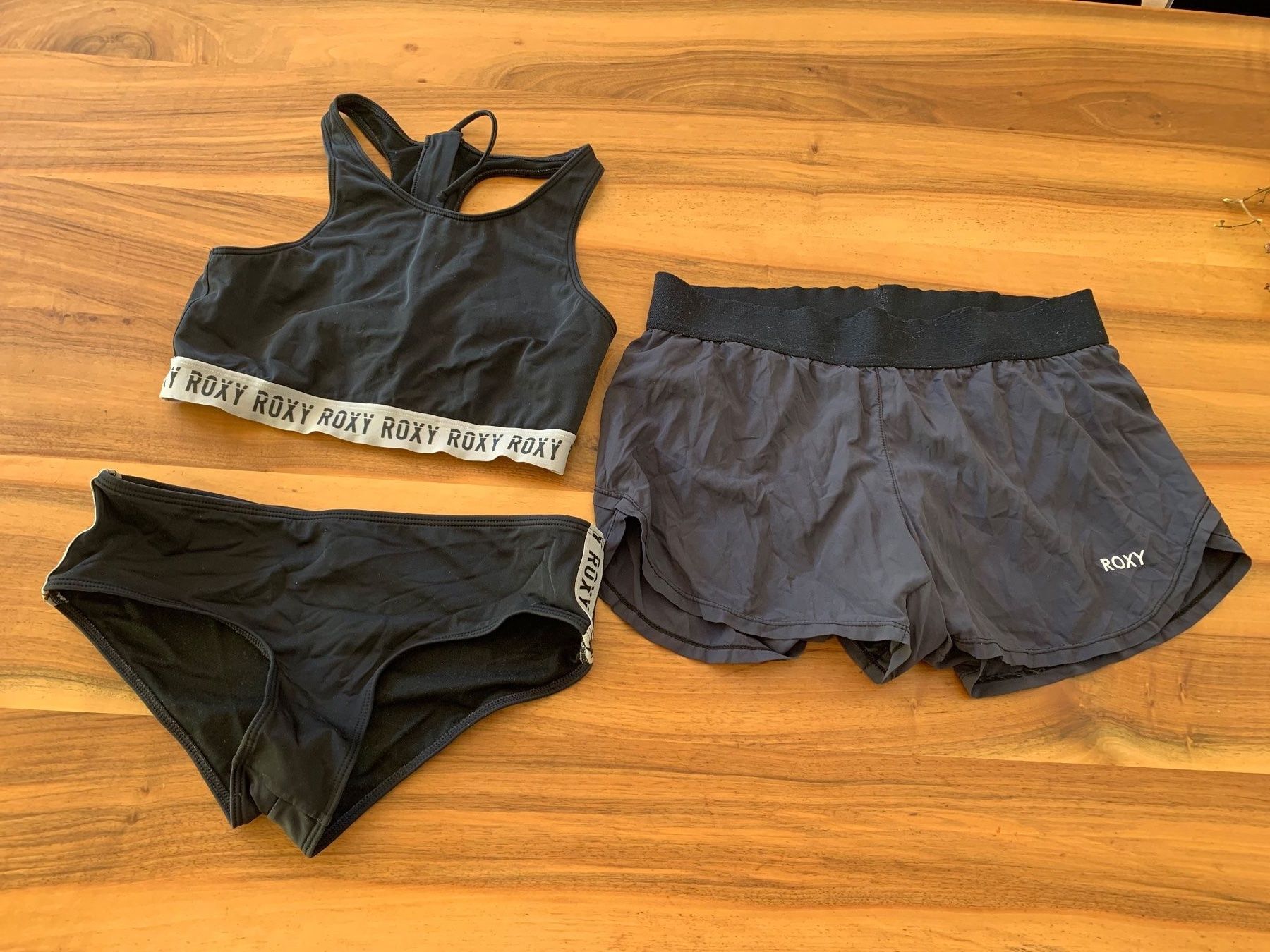 Roxy Costumi da bagno & Bikini: ROXY Bustier Bikini und Hose Gr. S schwarz/weiss – Usato da Meiringen venduto da luanik