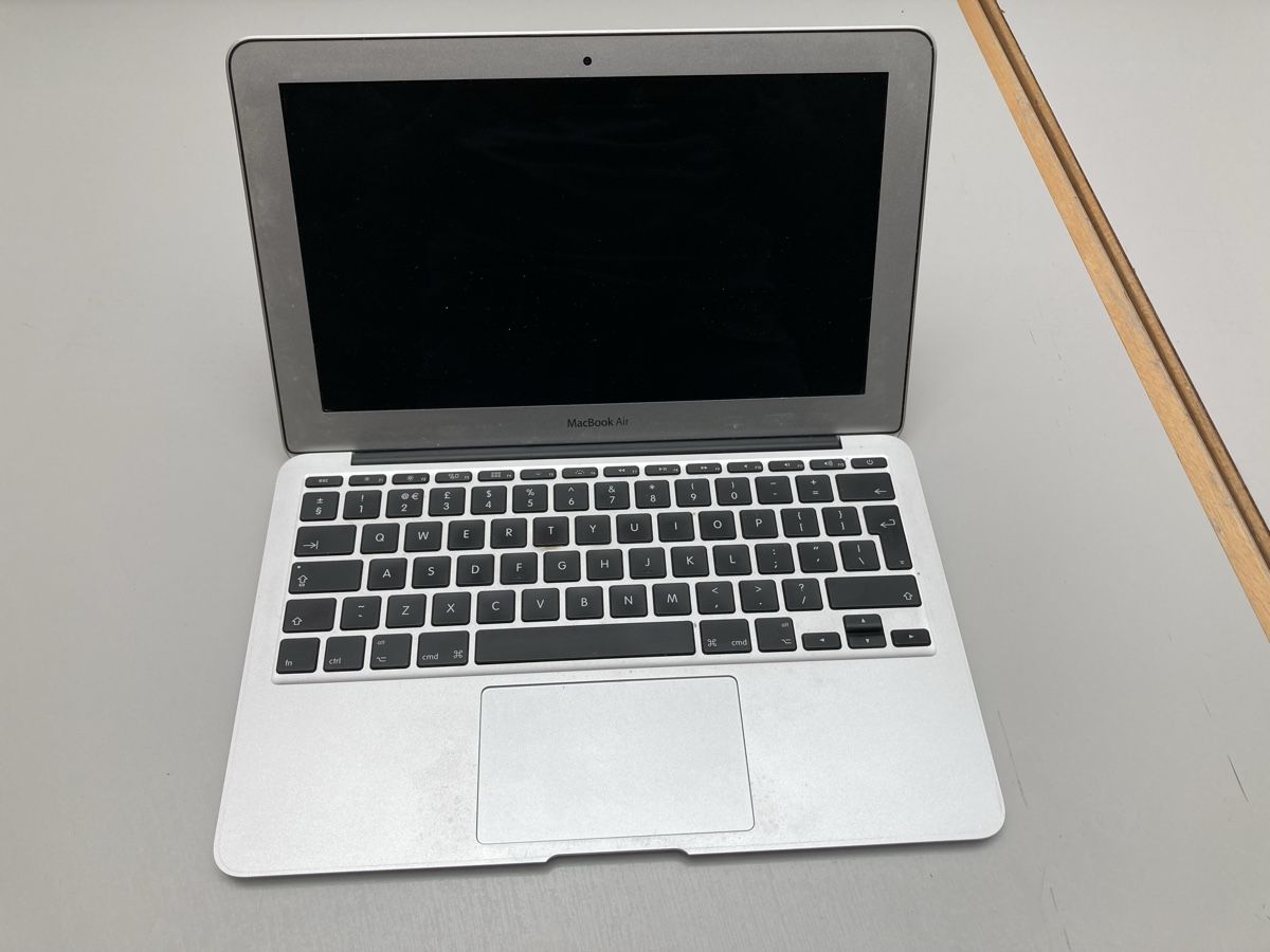 Apple Portables: Apple MacBook Air DEFEKT – Défectueux à Flawil par rcnkr