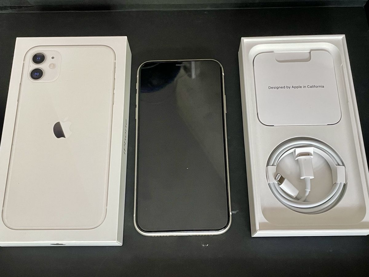 Apple Telefoni cellulari / Smartphones: Apple iPhone 11 white like new with box – Usato da Zürich venduto da Paolik