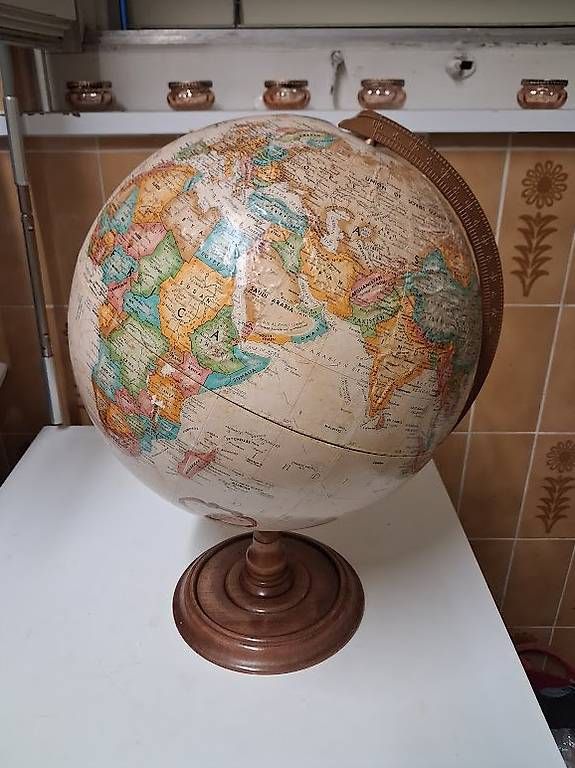 Sonstige Dekorationen & Accessoires: Globe terrestre "époque guerre froide" – Gebraucht aus Genève von Bell-47
