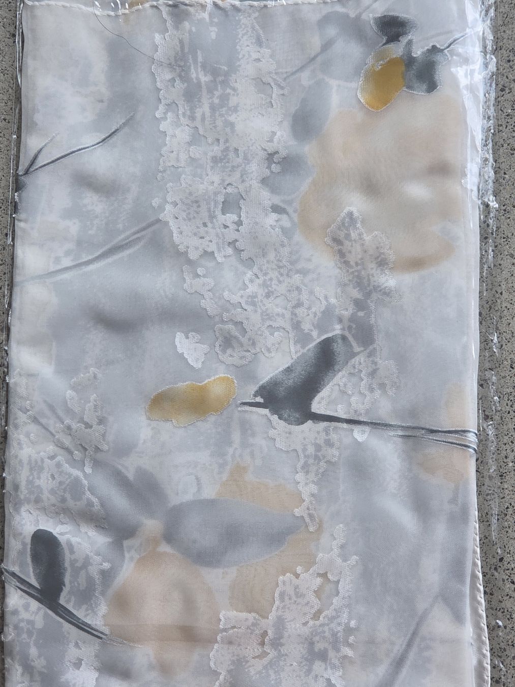 Foulard & Sciarpe: Seidenschal mit Viscose 65% Seide/35% Viscose – Nuovo e nell'imballaggio originale da Frauenfeld venduto da Schenken-mit-Herz 1