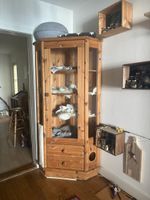 Vitrinenschrank Holz mit Glastüren für Katzen