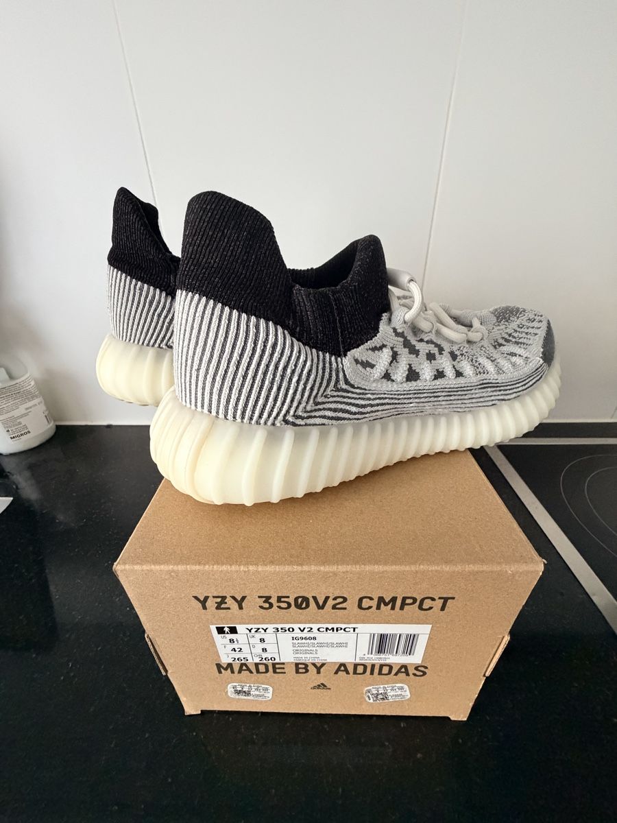 Adidas Herrenschuhe: Adidas Yeezy 350 V2 CMPCT Slate Panda - Size 42 – Gebraucht aus Langenthal von SBKK98 2