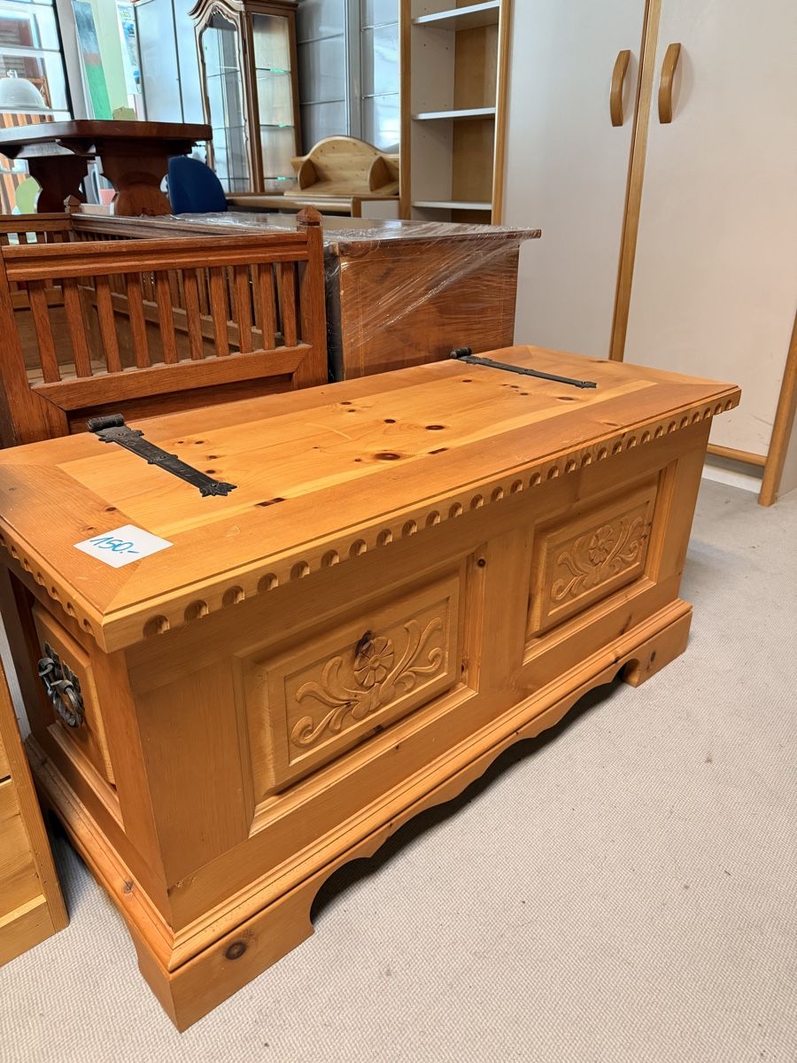 Cassapanche: Coffre en bois massif style rustique  – Usato da St-Maurice venduto da antikdestok