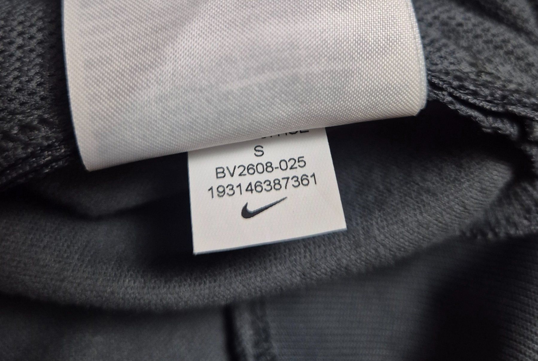 Nike Giacche: Nike 19/20 Inter Mailand Jacke Grösse S – Nuovo (secondo la descrizione) da St. Gallen venduto da CaliSunshine 5