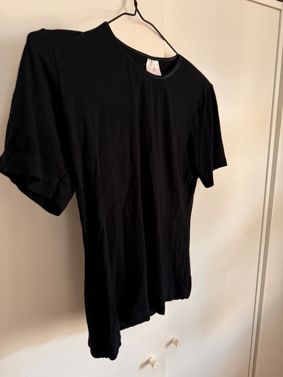 T-shirt: Basic schwarzes T-Shirt S – Nuovo (secondo la descrizione) da Richterswil venduto da Manu55555 1