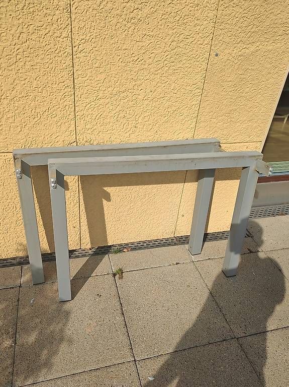 Altri mobili: Beine für Gartentisch  – Usato da Au ZH venduto da PaintingAuction